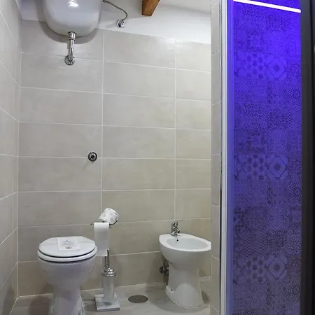 Famigi Oda ve Kahvaltı Napoli