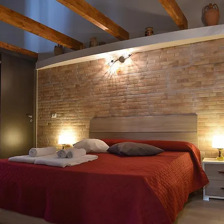 Famigi Oda ve Kahvaltı 3*