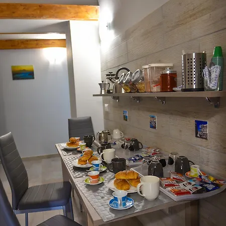 Famigi Oda ve Kahvaltı Napoli