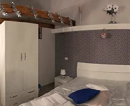 Famigi Acomodação com café da manhã  4*