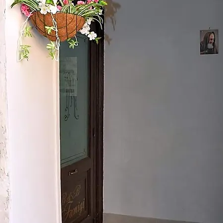 Famigi Acomodação com café da manhã  4*